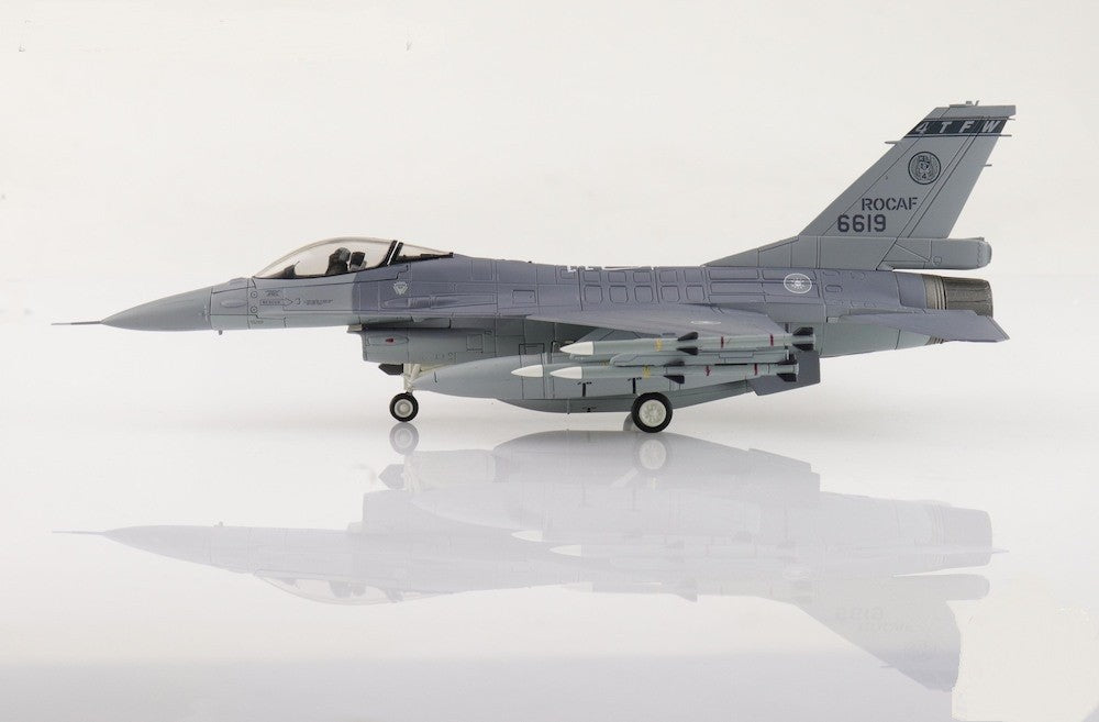 Lockheed F-16V Fighting Falcon / ROCAF 22nd TFG, no. 6619, 6 x AIM-120, Taiwan / Hobby Master 1:72 HA38056