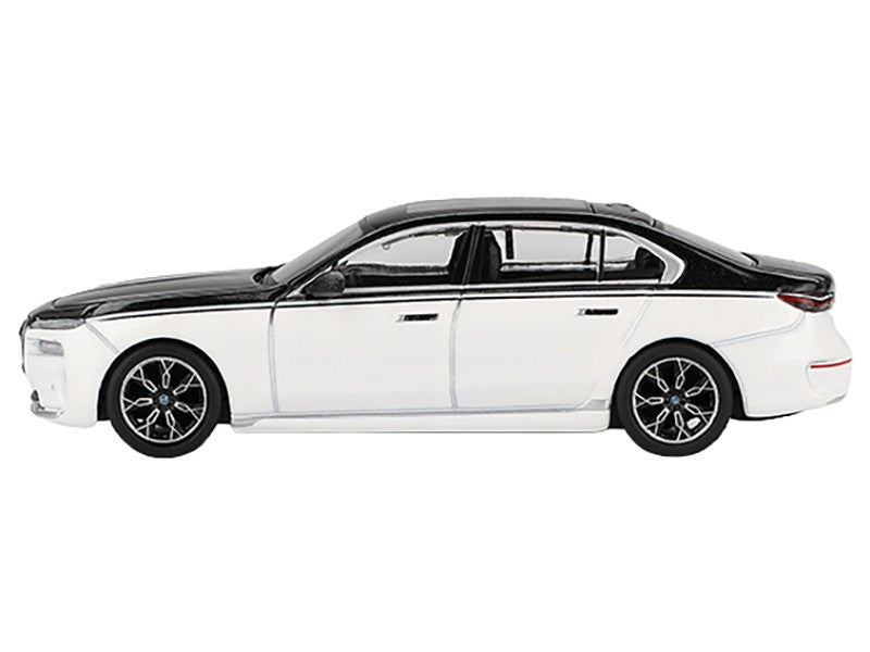 BMW i7 xDrive60 Alpine White / Black Sapphire - Mini GT - 1:64 - MGT00959 Passion Diecast