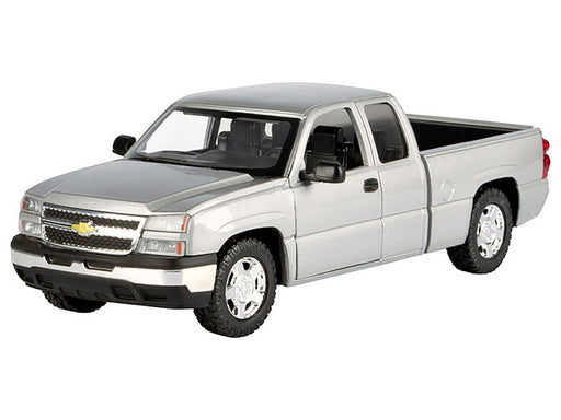 2006 Chevrolet Silverado 1500 - Grey - Motormax 1/25 - 79393 GRY Passion Diecast