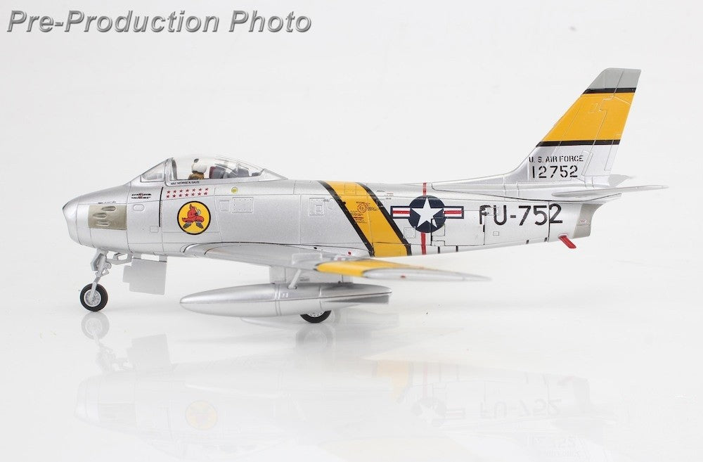 North American F-86E Sabre / USAF 4th FIG, 334th FIS, G. Davis, South Korea / Hobby Master 1:72  HA4328