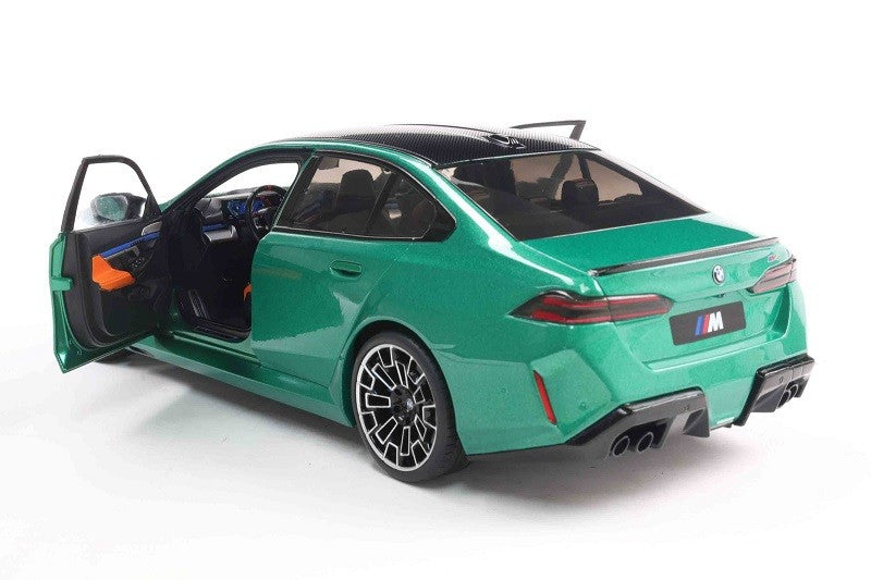 BMW M5 M 2025 - Isle of Man Green - Solido - 1/18 - S1814701 - Passion Diecast 