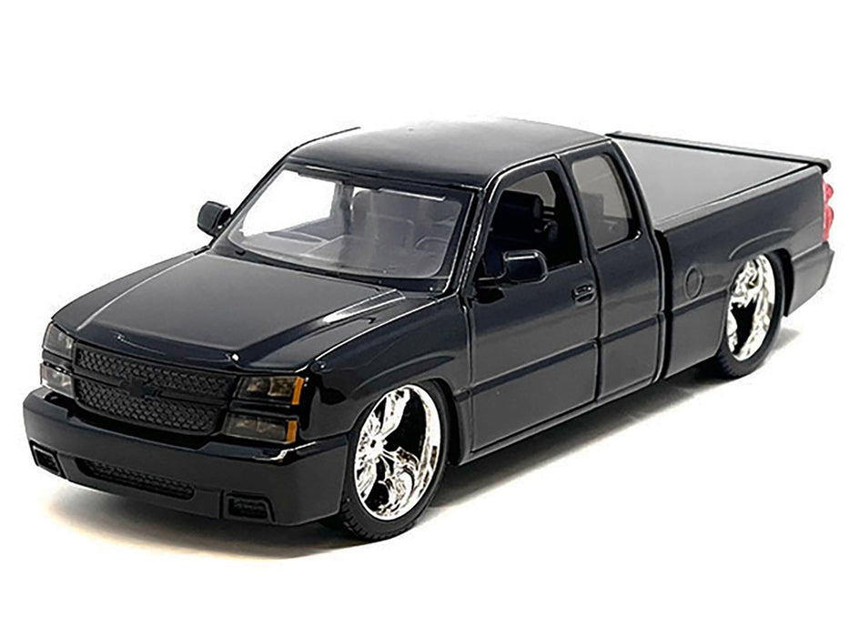 Chevy Silverado Extended Cab 2006 Custom - Black - Motormax 1/25 - 79039 BK Passion Diecast