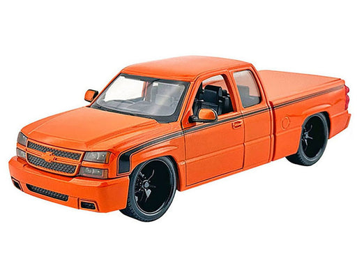 Chevy Silverado Extended Cab 2006 Custom - Metallic Orange - Motormax 1/25 - 79039 MOR Passion Diecast