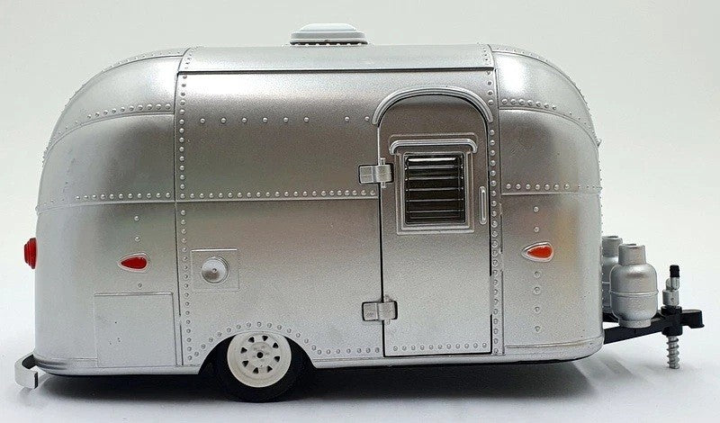 Trailers - Airstream 16ft Bambi Sport - chrome finish  Greenlight 1/24 18228  Passion Diecast 