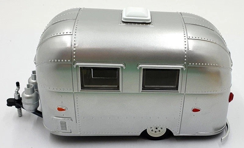 Trailers - Airstream 16ft Bambi Sport - chrome finish  Greenlight 1/24 18228  Passion Diecast 