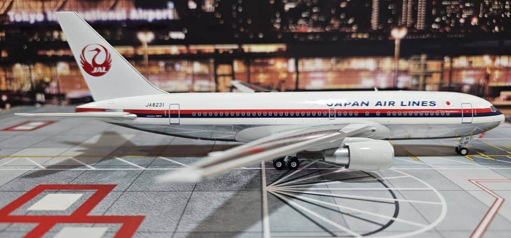 Japan Air Lines (JAL) Boeing 767-246 / JA8231 / B-Models / 1:200 / B-762-JL-231P