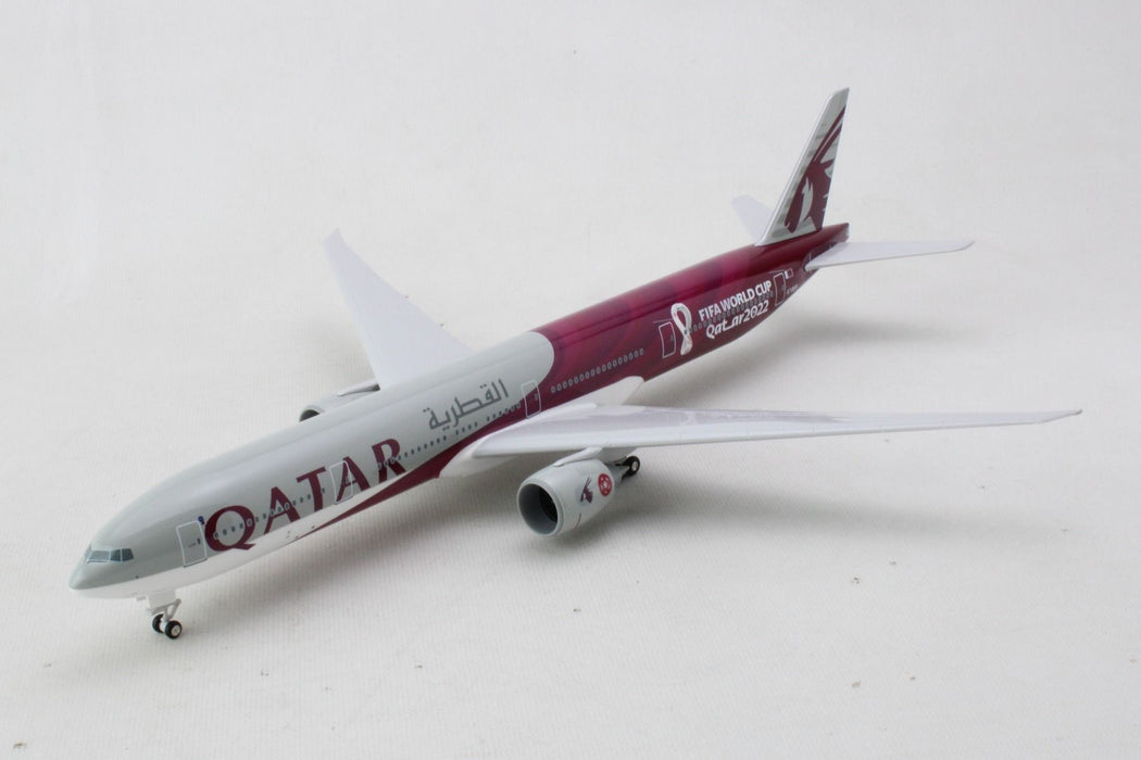 Qatar Airways Boeing 777-300 w/Gear "Soccer" / Skymarks / 1:200 / SKR1141