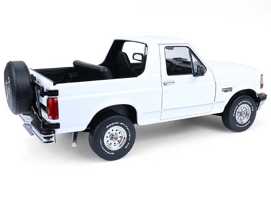 1993 Ford Bronco XLT in Oxford White - 1/18 - Greenlight - 19086 Passion Diecast