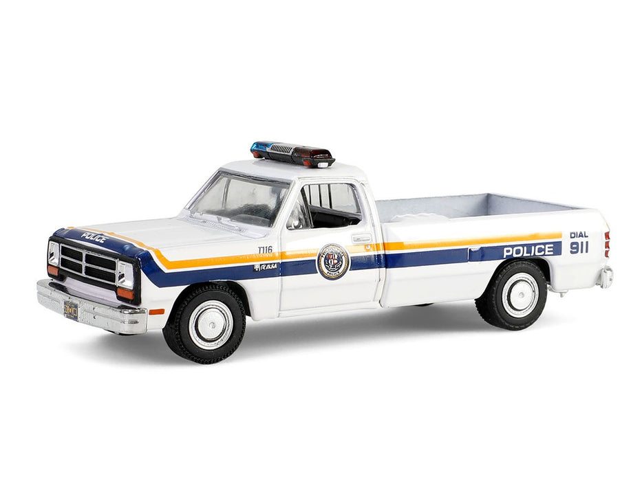 Philadelphia Police Department - 1990 Dodge Ram - Hot Pursuit Hitch & Tow No.1 - Hobby Exclusive - 1/64 GL - 32315 A