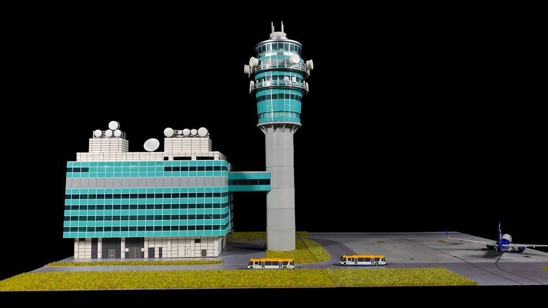 Hong Kong Airport Air Traffic Control Tower Set  / Fantasy Wings / 1:400 /  FWDP-SC-4048