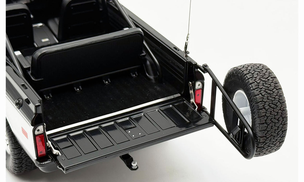 1971 Chevrolet Blazer K5 in Classic Tuxedo Black & White Two Tone - Production 500 - ACME - 1/18 - A1807716