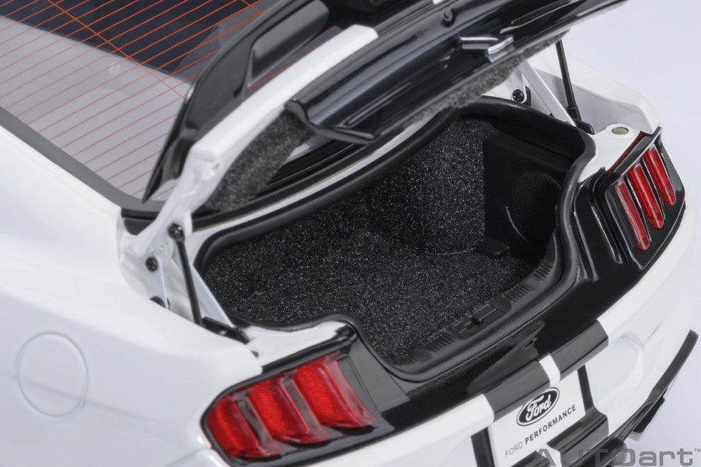 Ford Mustang Shelby GT500 (Oxford Blanc) - Autoart 1/18 - 73095 - Passion Diecast 