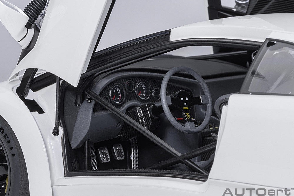 Lamborghini Diablo GTR (Impact White) - Autoart 1/18 - 79136 - Passion Diecast 