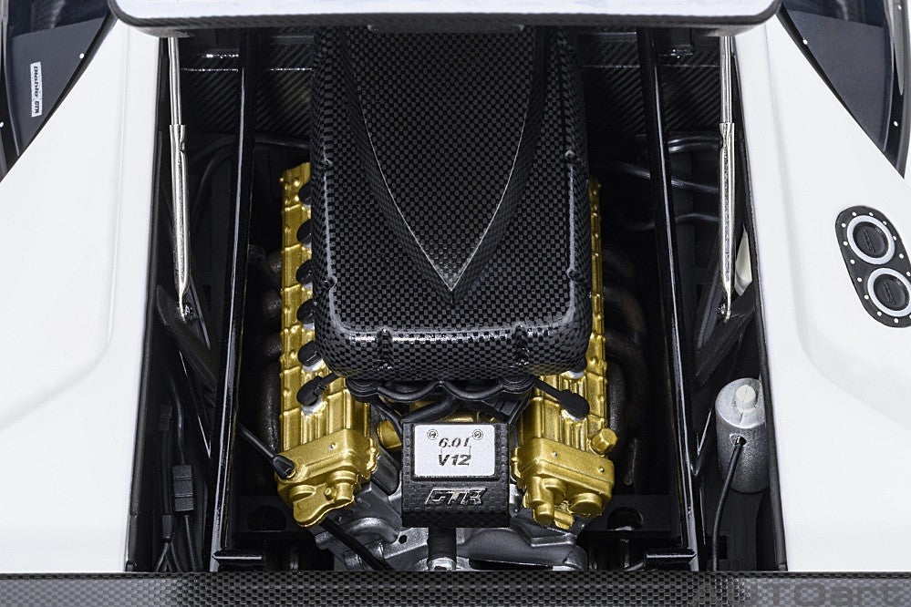 Lamborghini Diablo GTR (Impact White) - Autoart 1/18 - 79136 - Passion Diecast 