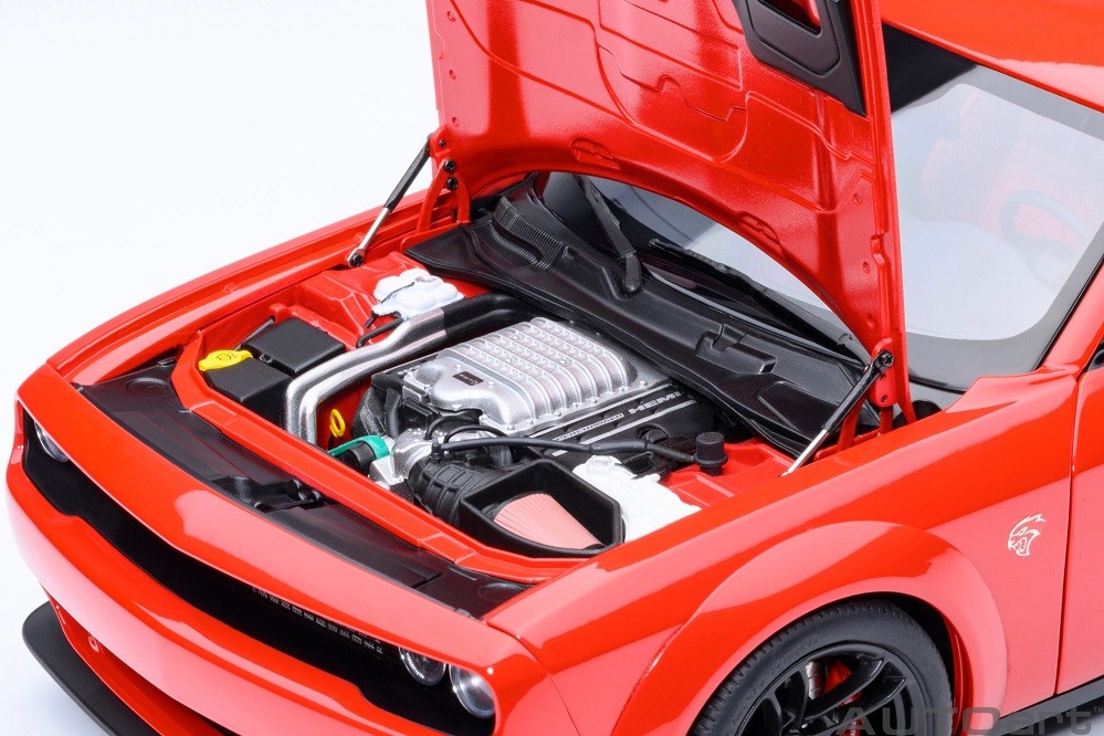 Dodge Challenger SRT Jailbreak 2022 (TorRed) - Autoart 1/18 - 71764 - Passion Diecast 