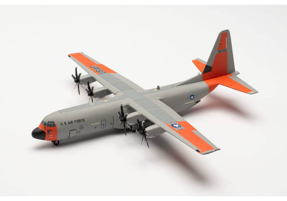 USAF Lockheed-Martin C-130J Super Hercules 61st Airlift SQN Four Horsemen  / Herpa Wings / 1:200 HE57200