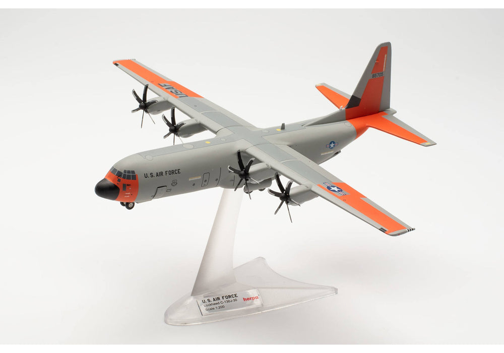 USAF Lockheed-Martin C-130J Super Hercules 61st Airlift SQN Four Horsemen  / Herpa Wings / 1:200 HE57200