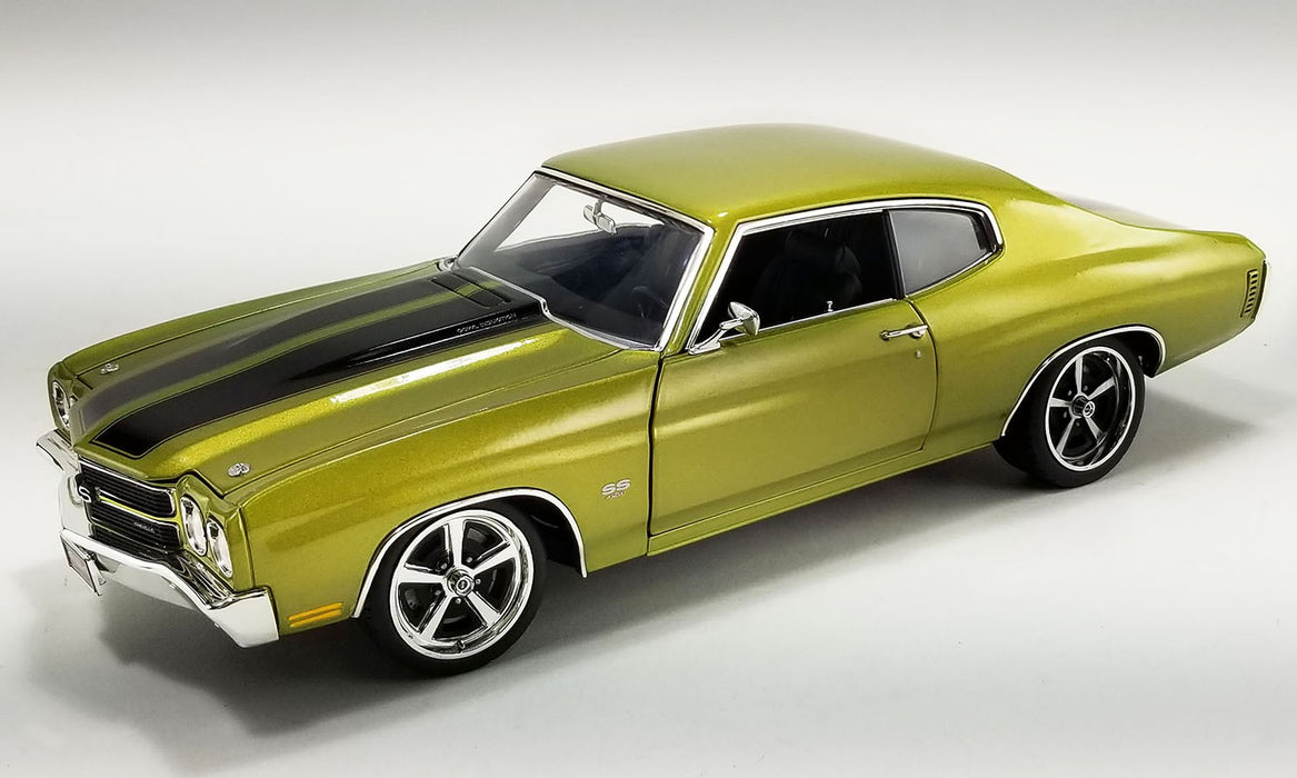 1970 Chevrolet Chevelle SS Restomod with Vinyl Top in Citrus Green with Black Stripes - ACME - 1/18 - A1805525