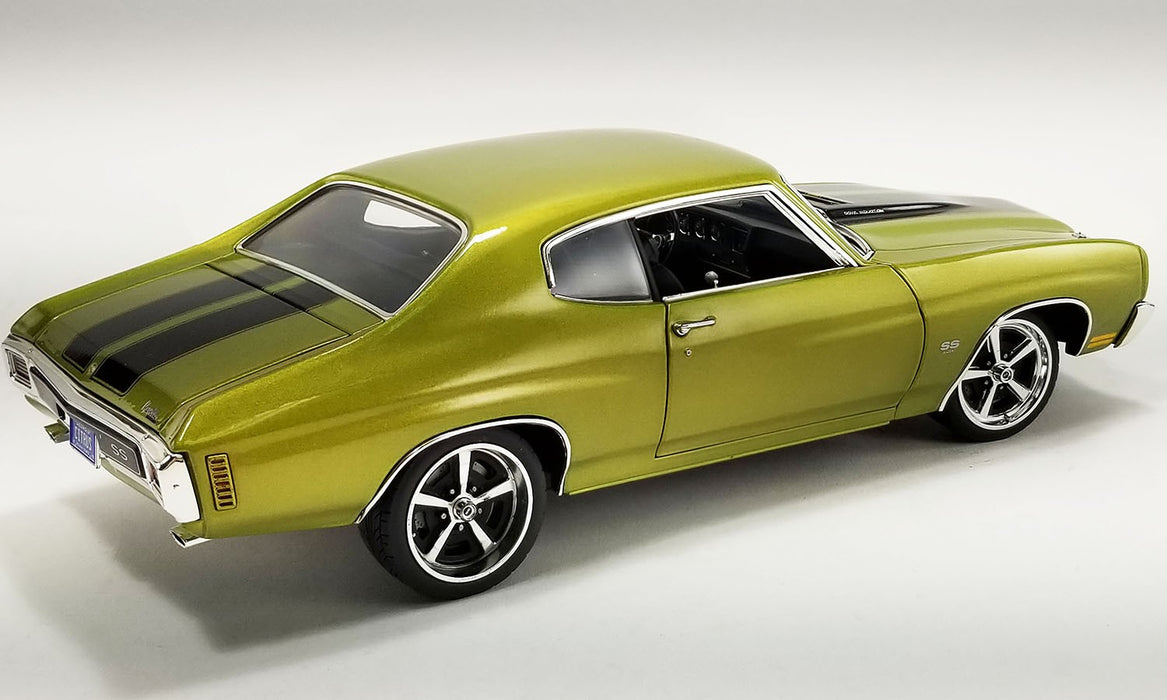 1970 Chevrolet Chevelle SS Restomod with Vinyl Top in Citrus Green with Black Stripes - ACME - 1/18 - A1805525