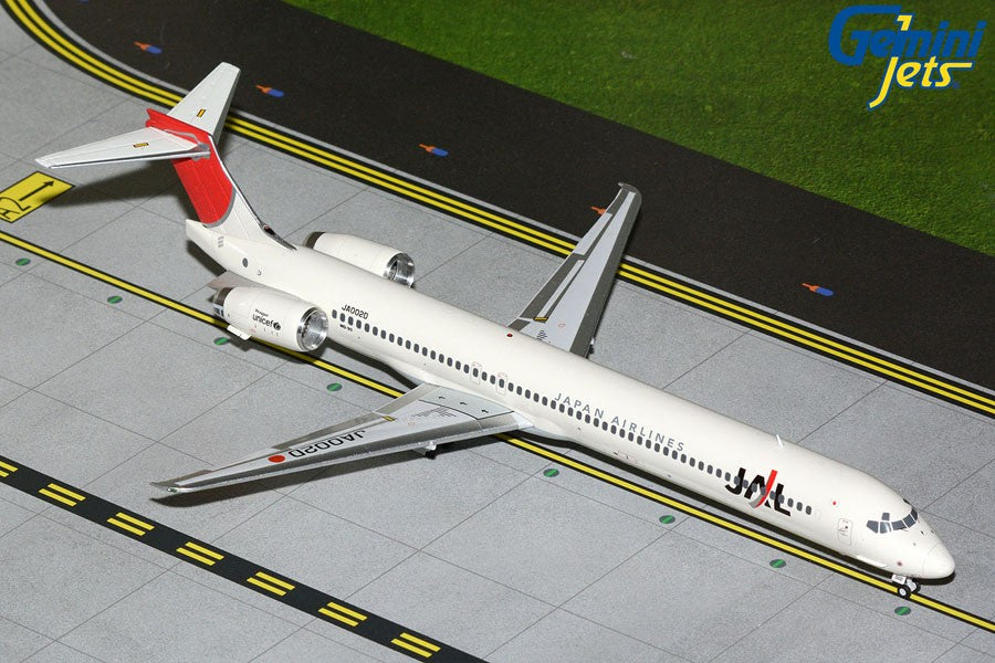 Japan Air Lines McDonnell-Douglas MD-90 / JA002D / Gemini Jets / 1:200 / G2JAL1330