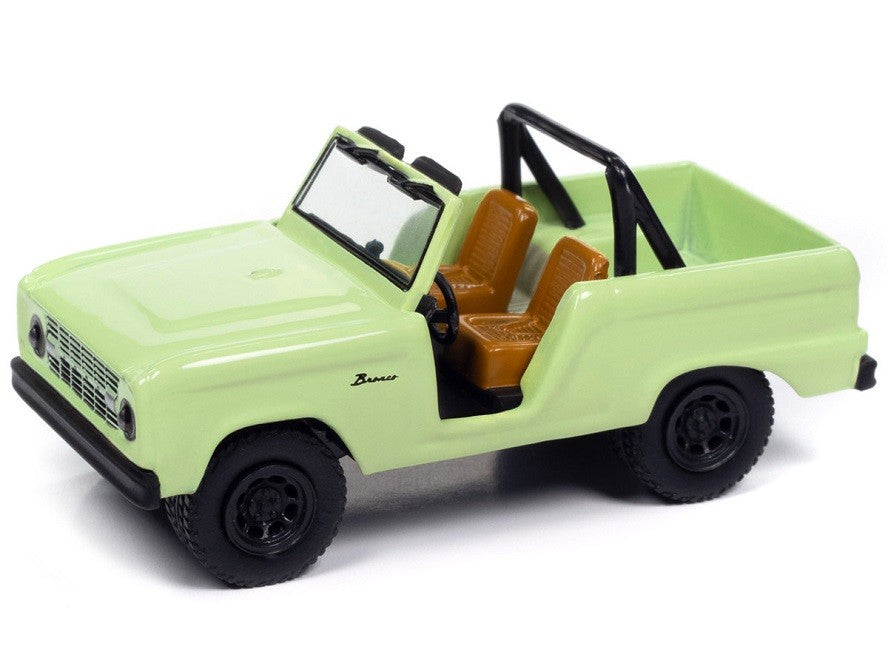 1967 Ford Bronco in Glen Green - Johnny Lightning 1/64 - JLCG033 B E Passion Diecast