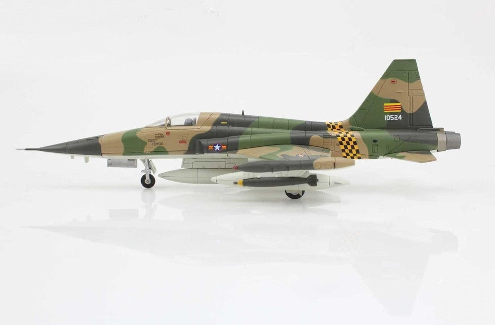 (Preorder) Northrop F-5A Freedom Fighter / VNAF 522nd FS, no. 65-10524, Bien Hoa AB, Vietnam, 1971 / HM 1:72  HA33009