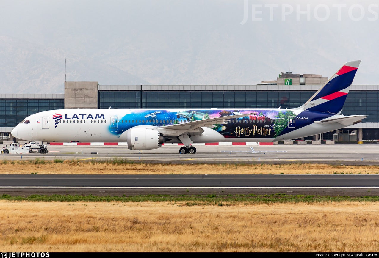 LATAM Boeing 787-9 Dreamliner 