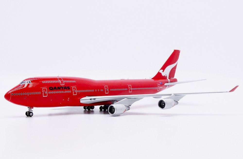 Qantas Boeing 747-400 "All Red" / VH-OEJ /  JC Wings / 1:400 / XX40382