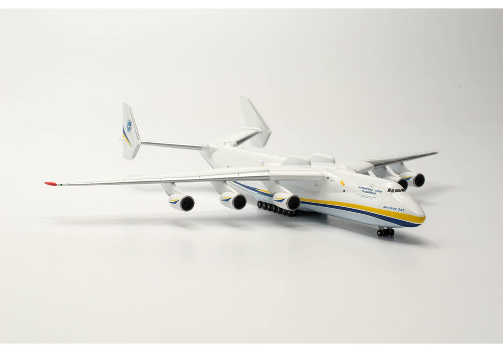 Antonov An-225 Mriya  Herpa 1/400 562287 Passion Diecast 