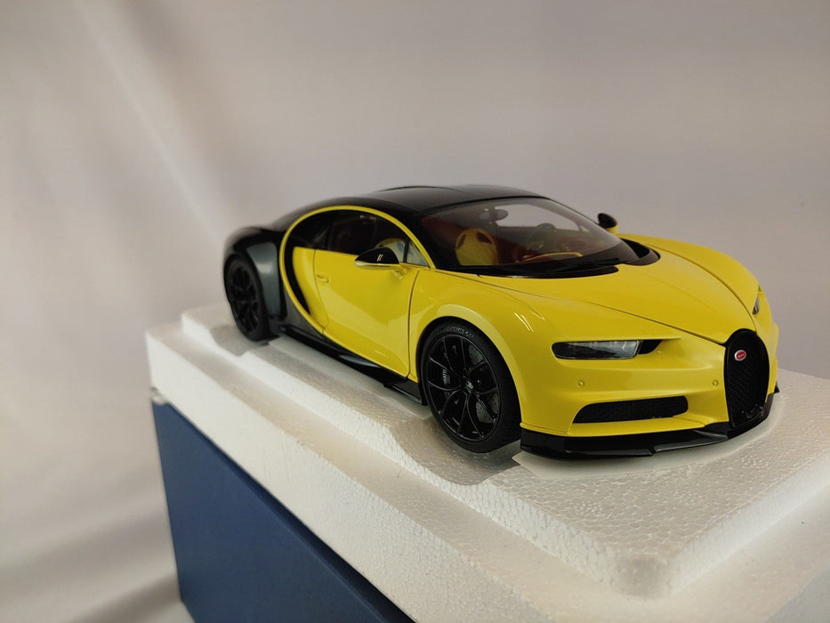 (Used)(Free shipping) Bugatti Chiron 2017 - MOLSHEIM YELLOW / NOCTURNE BLACK 1/18 AUTOART 70994  Used