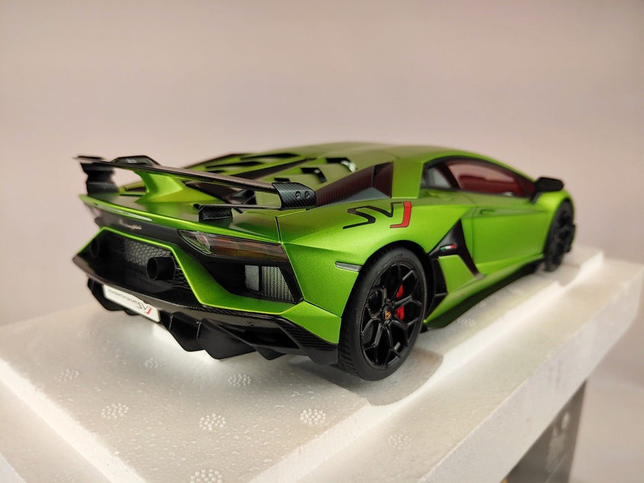 (Used)(Free shipping) Lamborghini Aventador SVJ (Verde Alceo)  - Autoart    1/18 -  79178    Used