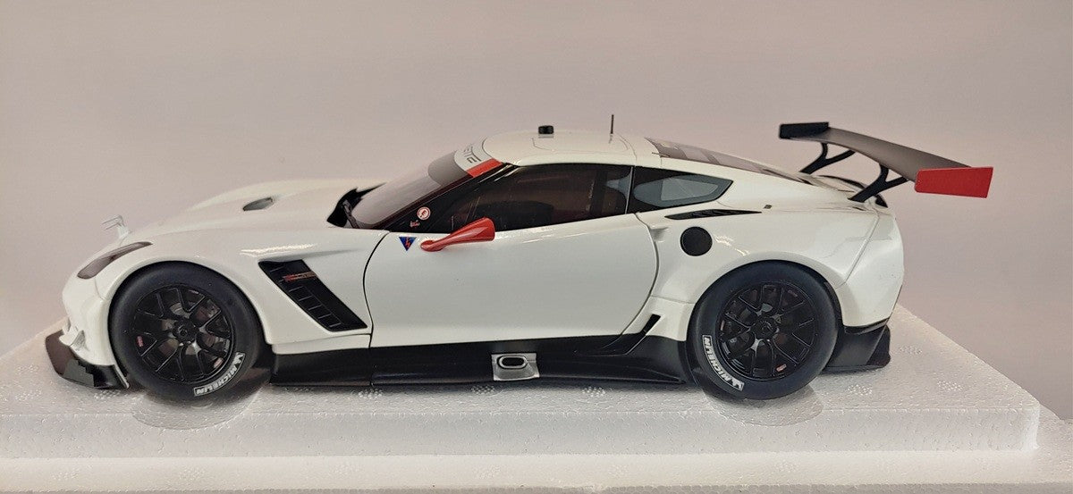 (Used) Chevrolet Corvette C7.R Plain Color Version (White with Red Accents)  - Autoart    1/18 -  81650    Used
