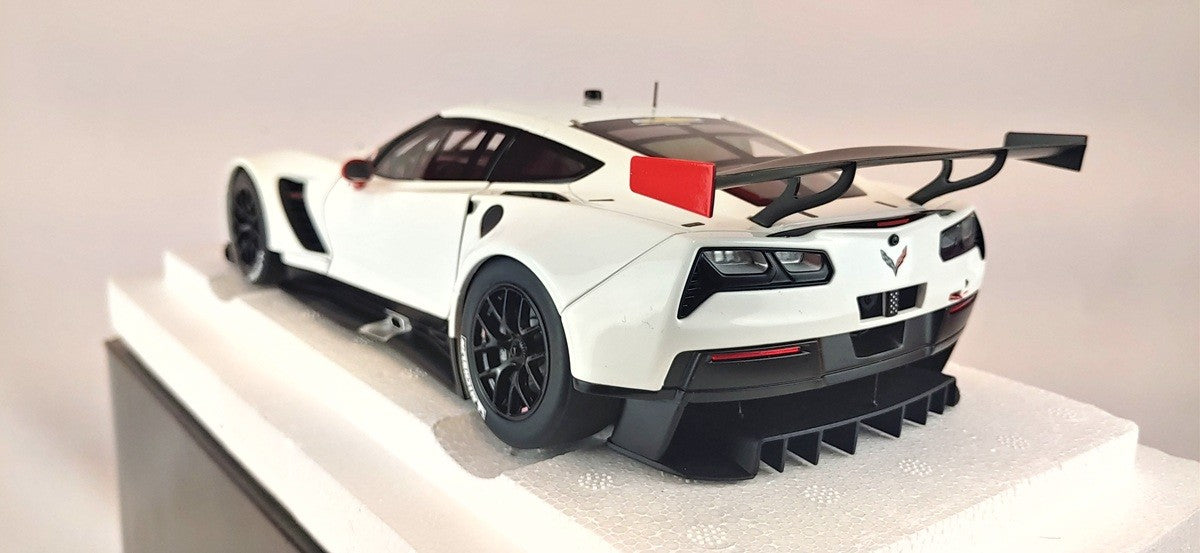 (Used) Chevrolet Corvette C7.R Plain Color Version (White with Red Accents)  - Autoart    1/18 -  81650    Used
