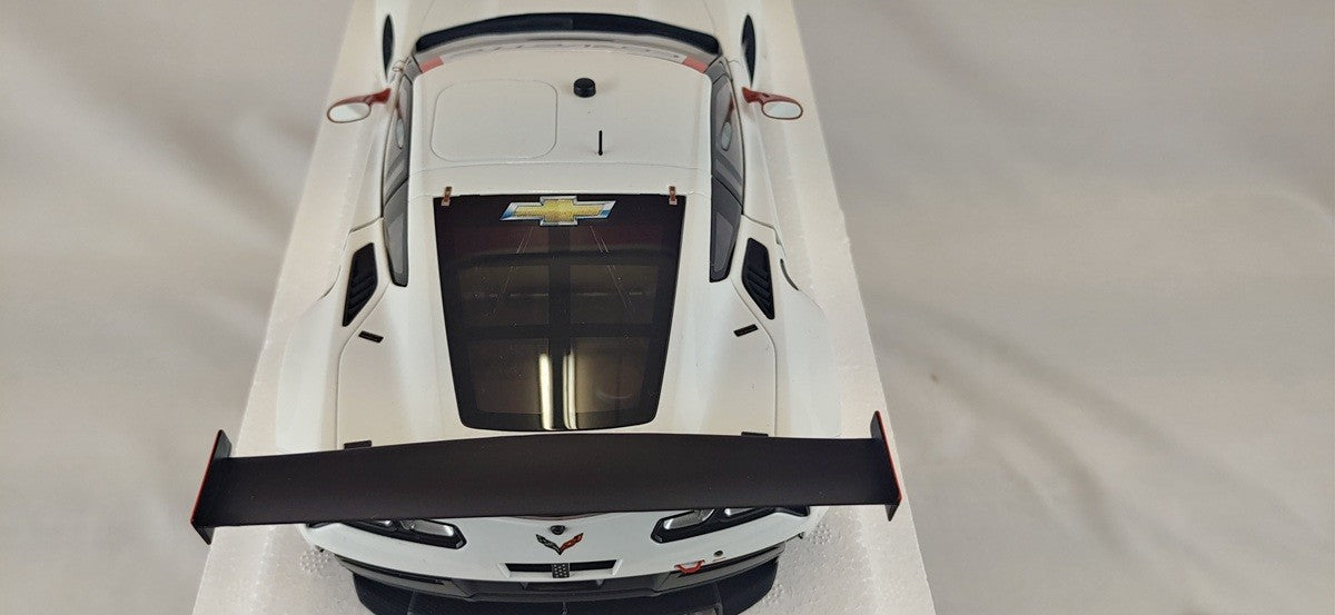 (Used) Chevrolet Corvette C7.R Plain Color Version (White with Red Accents)  - Autoart    1/18 -  81650    Used