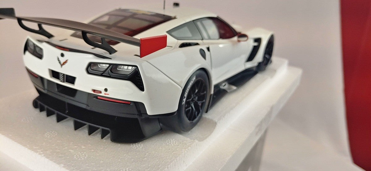 (Used) Chevrolet Corvette C7.R Plain Color Version (White with Red Accents)  - Autoart    1/18 -  81650    Used