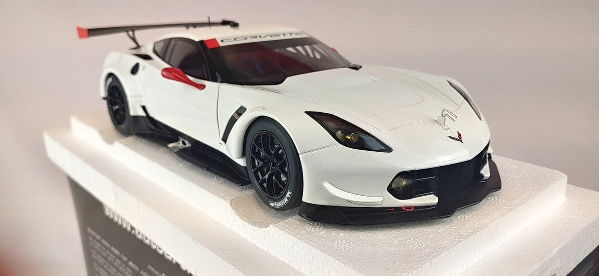 (Used) Chevrolet Corvette C7.R Plain Color Version (White with Red Accents)  - Autoart    1/18 -  81650    Used