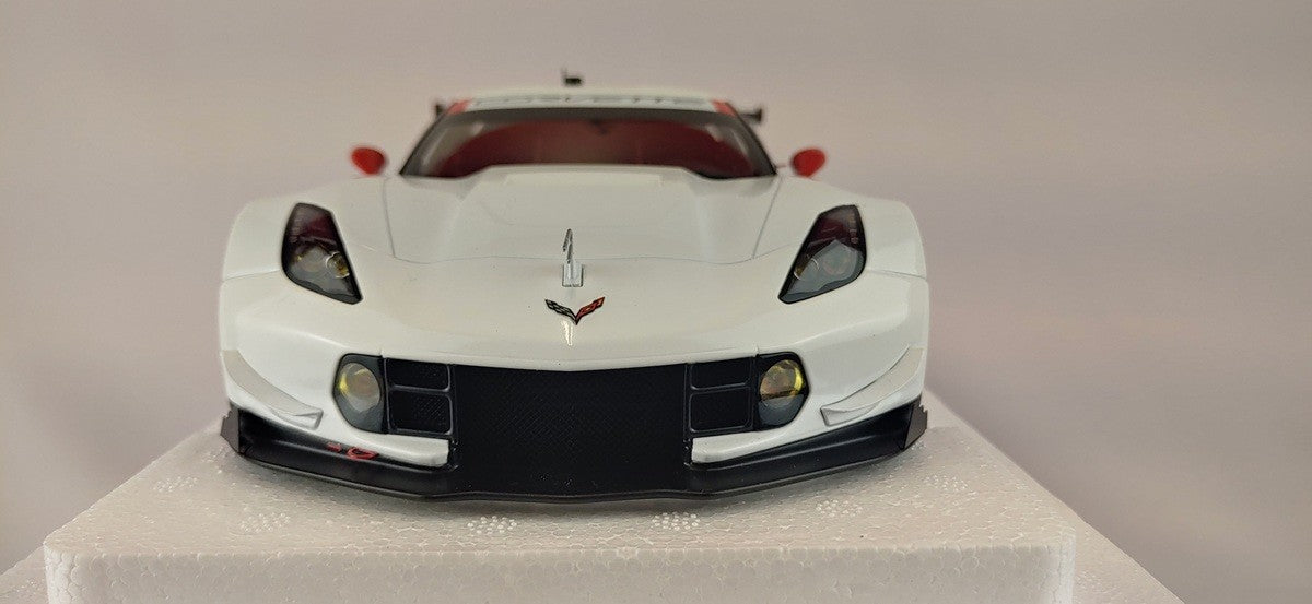 (Used) Chevrolet Corvette C7.R Plain Color Version (White with Red Accents)  - Autoart    1/18 -  81650    Used