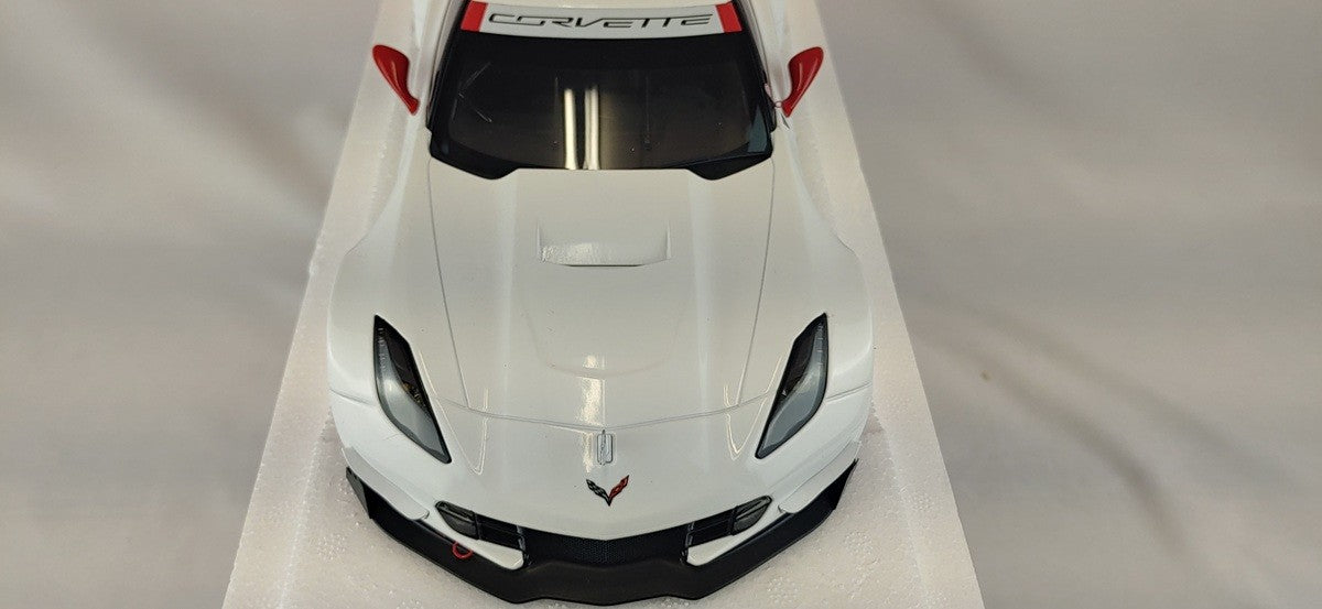 (Used) Chevrolet Corvette C7.R Plain Color Version (White with Red Accents)  - Autoart    1/18 -  81650    Used