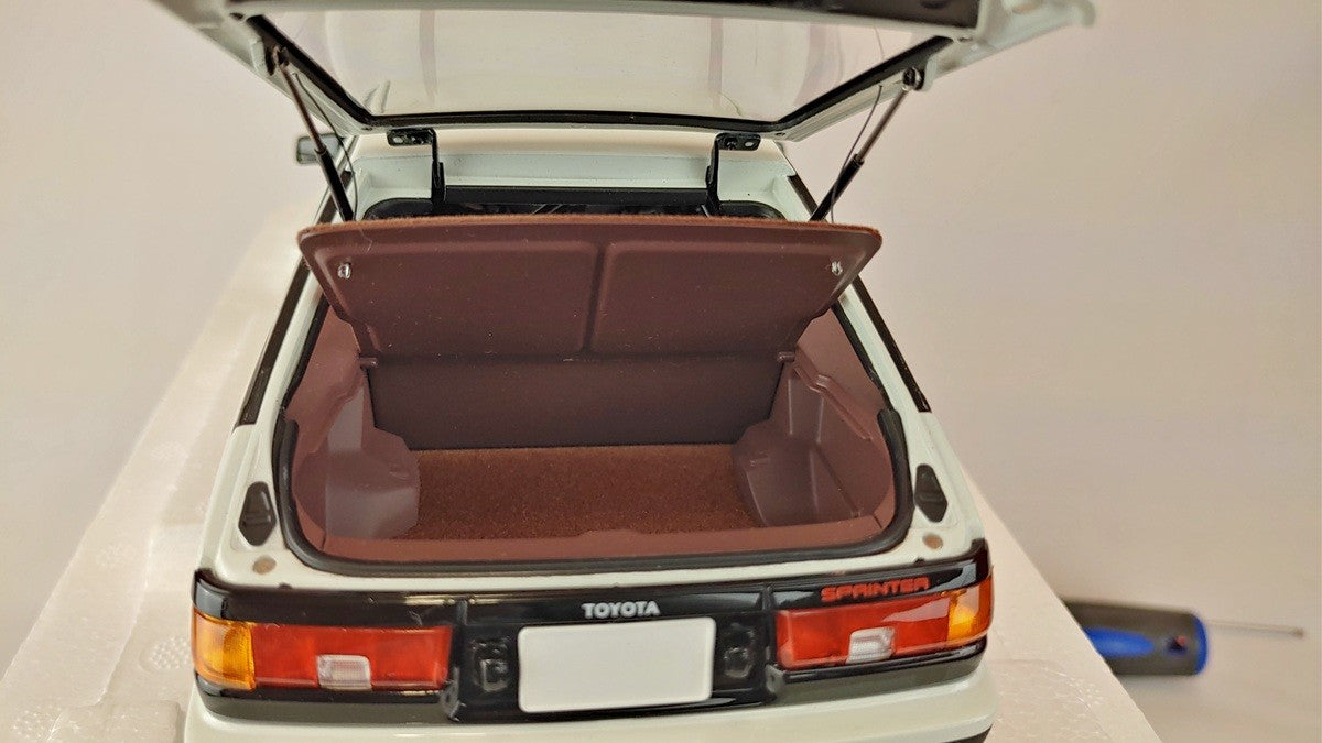 (Used)(Free shipping) Toyota Sprinter Trueno (AE86)  Project D  Final version - Autoart    1/18 -  78786    Used