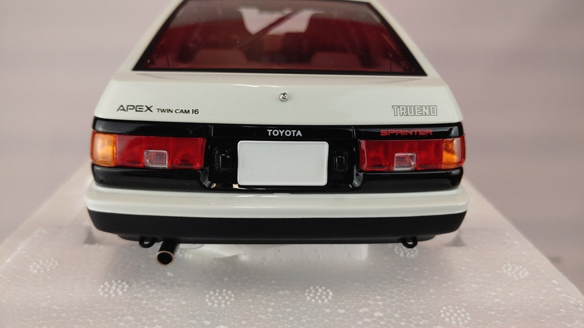 (Used)(Free shipping) Toyota Sprinter Trueno (AE86)  Project D  Final version - Autoart    1/18 -  78786    Used