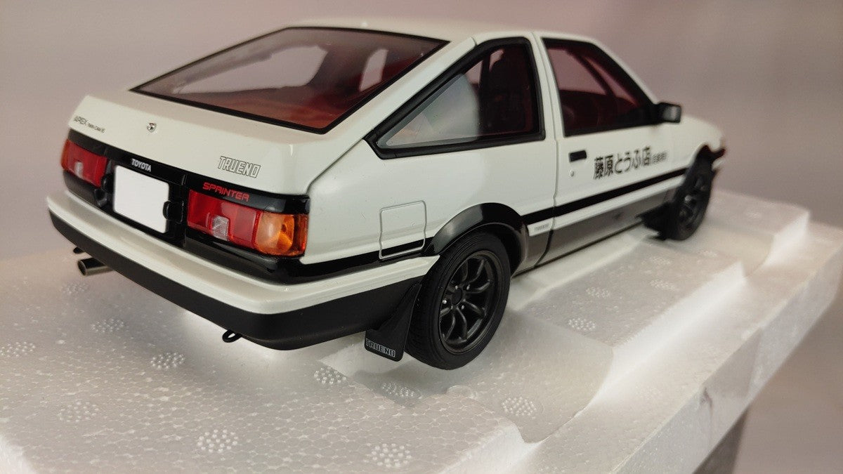 (Used)(Free shipping) Toyota Sprinter Trueno (AE86)  Project D  Final version - Autoart    1/18 -  78786    Used
