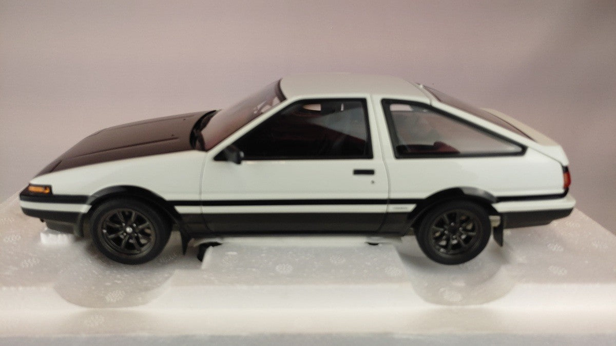 (Used)(Free shipping) Toyota Sprinter Trueno (AE86)  Project D  Final version - Autoart    1/18 -  78786    Used