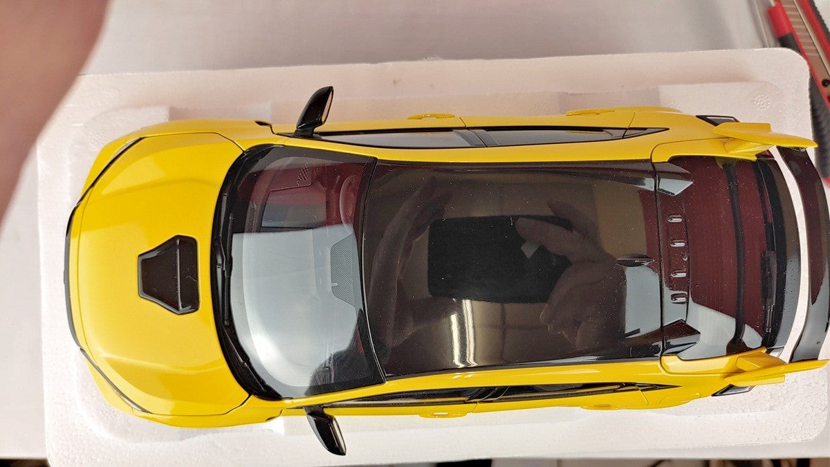 (Used)(Free shipping)  Honda Civic Type R (FK8) 2021 RHD  (Sunlight Yellow)  - Autoart    1/18 -  73225 Used
