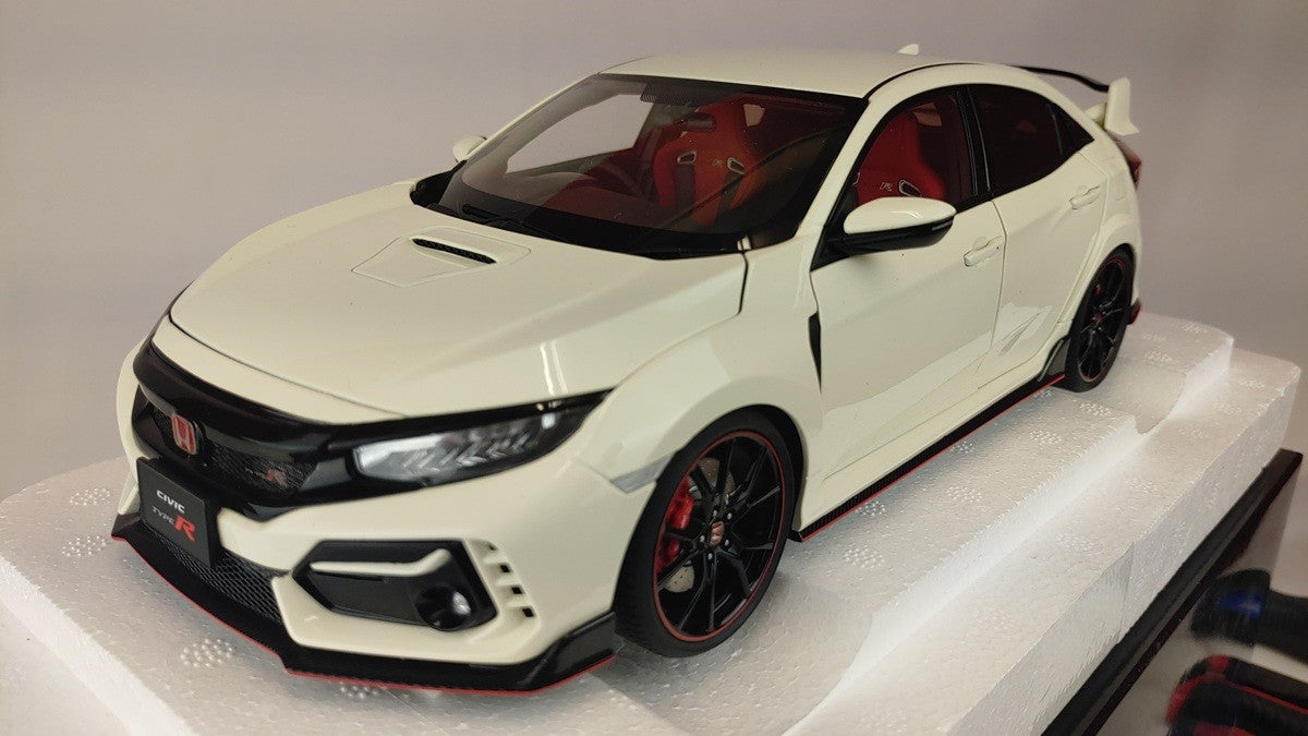 (Used)(Free shipping)  Honda Civic Type R (FK8) 2021 RHD (Championship White)  - Autoart    1/18 -  73220 Used