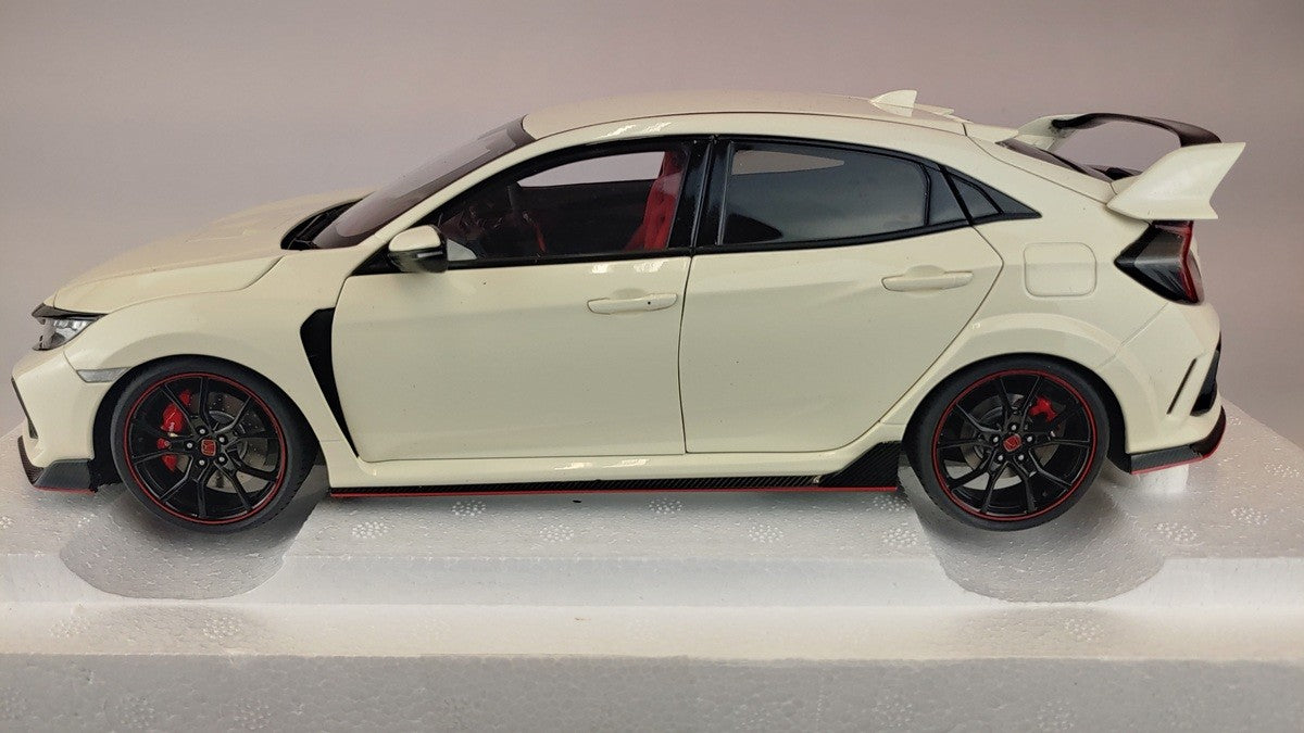 (Used)(Free shipping)  Honda Civic Type R (FK8) 2021 RHD (Championship White)  - Autoart    1/18 -  73220 Used