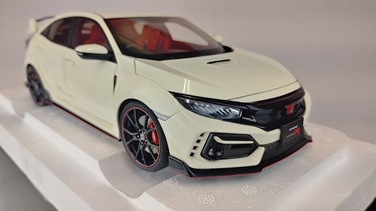 (Used)(Free shipping)  Honda Civic Type R (FK8) 2021 RHD (Championship White)  - Autoart    1/18 -  73220 Used