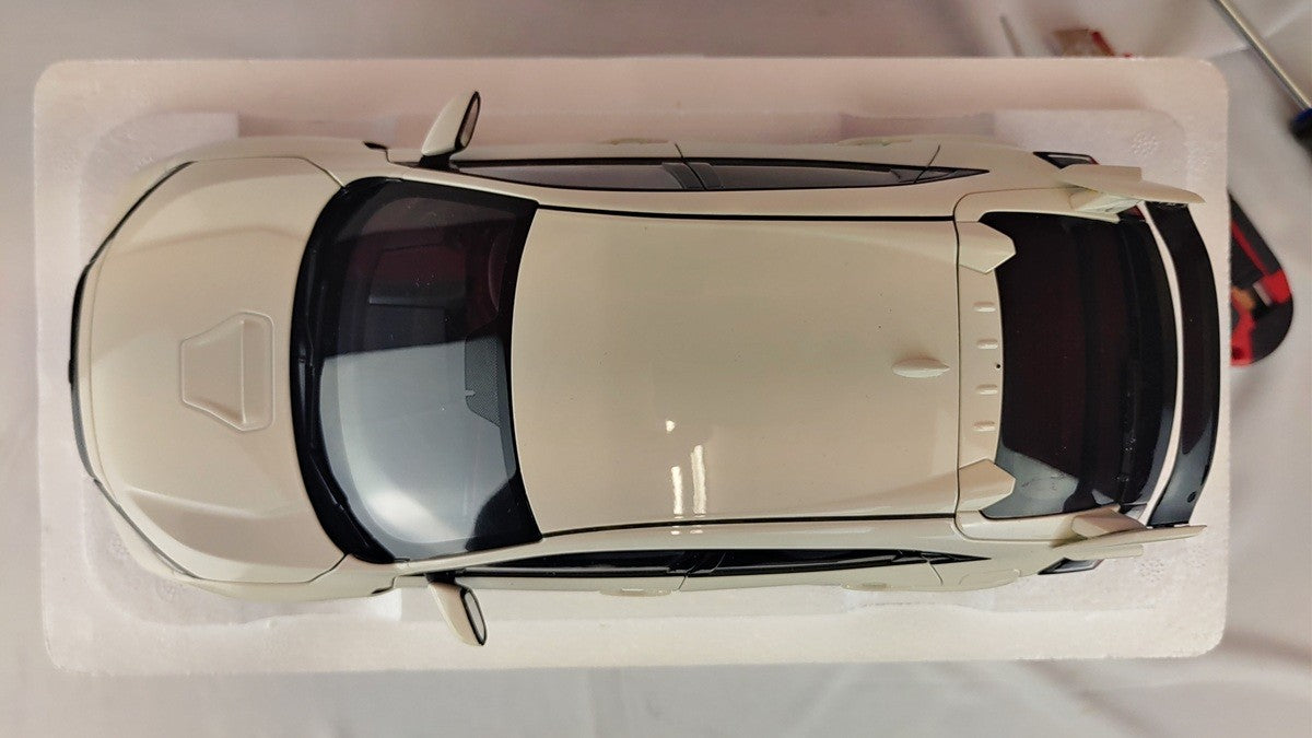(Used)(Free shipping)  Honda Civic Type R (FK8) 2021 RHD (Championship White)  - Autoart    1/18 -  73220 Used