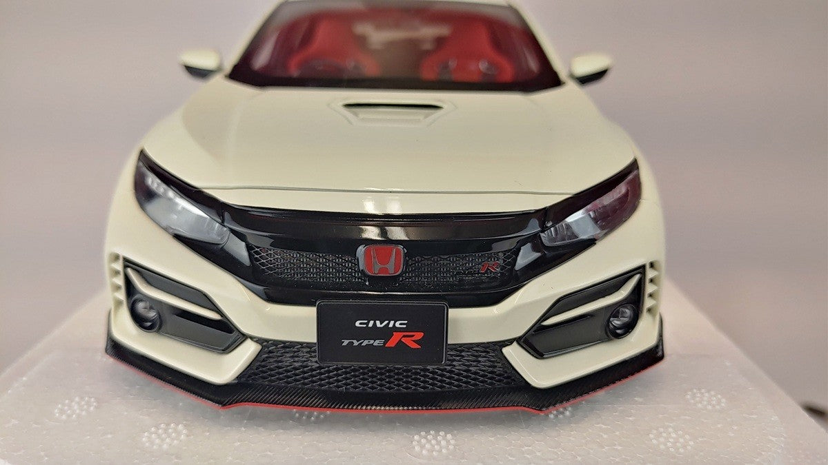 (Used)(Free shipping)  Honda Civic Type R (FK8) 2021 RHD (Championship White)  - Autoart    1/18 -  73220 Used