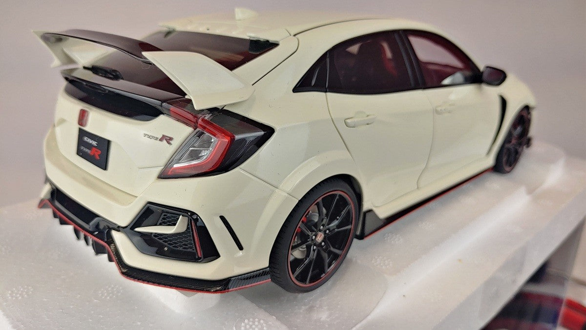 (Used)(Free shipping)  Honda Civic Type R (FK8) 2021 RHD (Championship White)  - Autoart    1/18 -  73220 Used