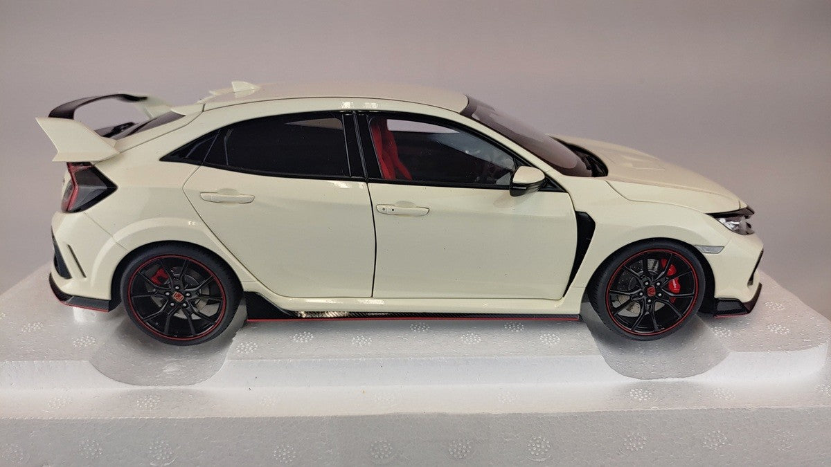 (Used)(Free shipping)  Honda Civic Type R (FK8) 2021 RHD (Championship White)  - Autoart    1/18 -  73220 Used